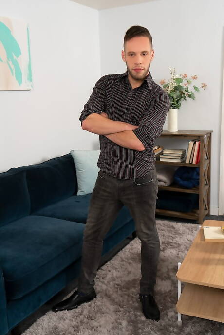 Sexy friends Sonia Harcourt, Wolf Hudson and Vinny Blackwood have a hot threesome bi sex