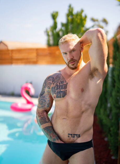 Blake, Brysen, Clark Reid, Eddie, Axel Rockham in hot bang at the pool