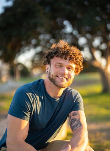 Well-built Sean and tough guy Kyle have anal sex outdoor