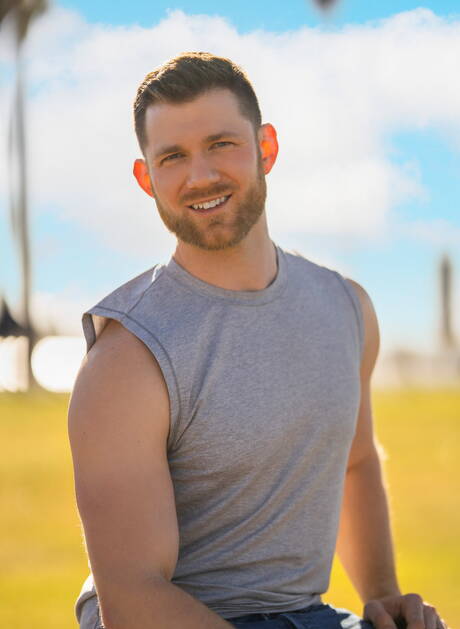 Well-built Devy and american muscular Caden Jackson in hot homosexual scene outside