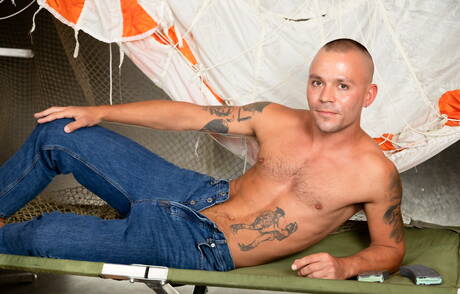 Husky guy Ryder Owens and american hunk Lars Larson posing nude and showing tight ass