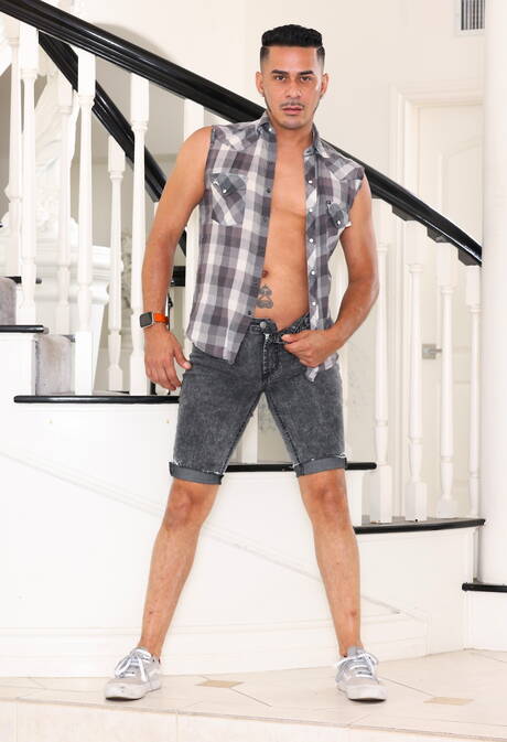 Beautiful trio Spencer Bradley, Cesar Xes and Jake Waters in bisexual sex scene outdoor