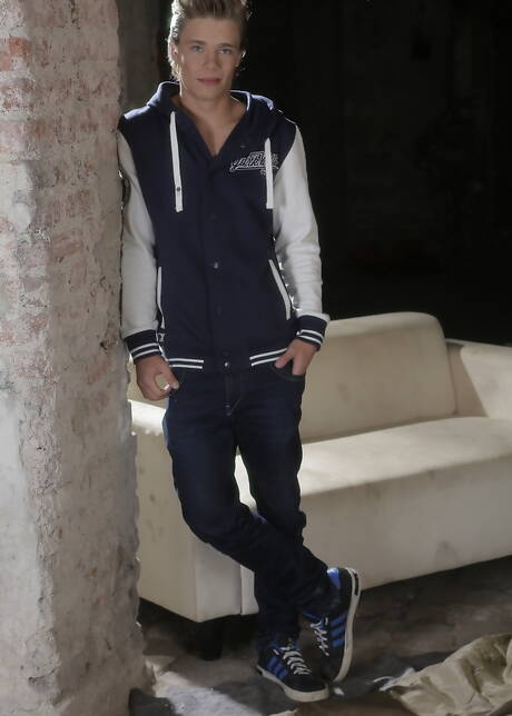 Nasty buddies Benjamin Dunn, Chase Anderson and Sig Sinclair have a hot threesome sex