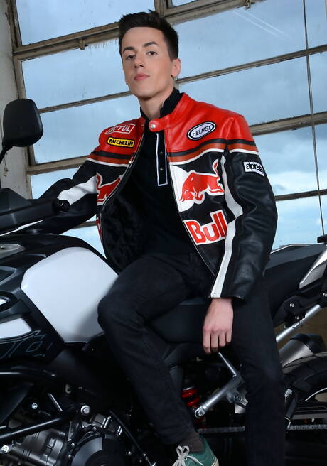 English young dude Jaye Elektra and pretty boy Paul Ryan sucking and screwing each other