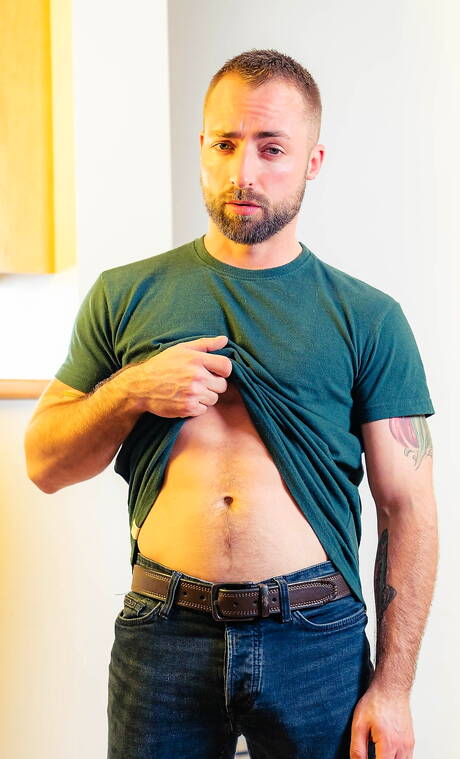 Canadian husky guy Gabriel Clark and canadian hunky guy Jeremy London have a good anal sex