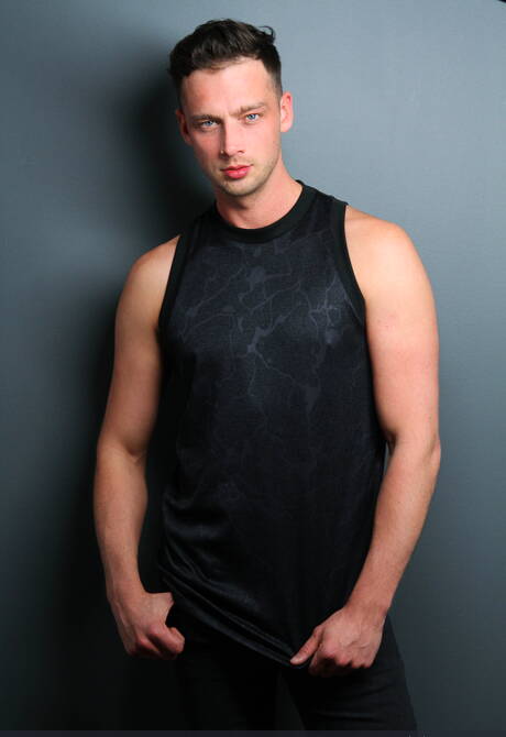 Belgian strongman Damon Heart and canadian hunky guy Thyle Knoxx fuck after dick sucking