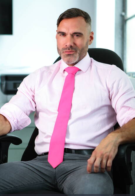 Belgian tough guy Damon Heart and canadian well-built Manuel Skye have a hot sex