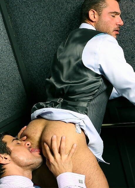 Argentinian muscular Daniel Marvin and latin beefy Pedro Andreas fuck ass after sucking dick