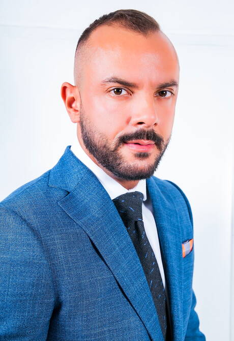 Well-built Javi Gray and hunky guy Sir Peter have a good sex