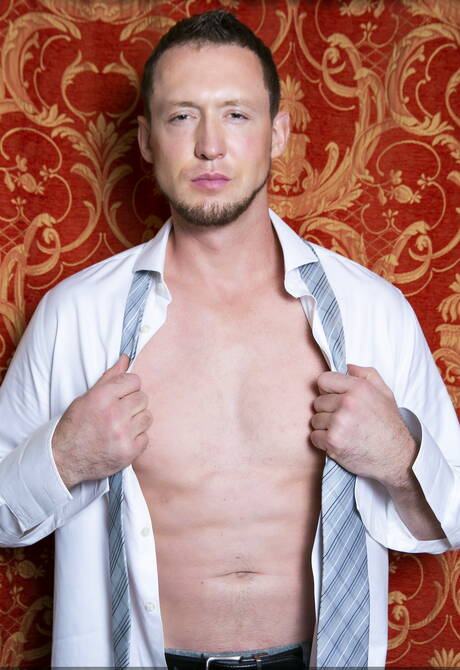 Beefy Miguel Angel and american muscular Pierce Paris have anal sex