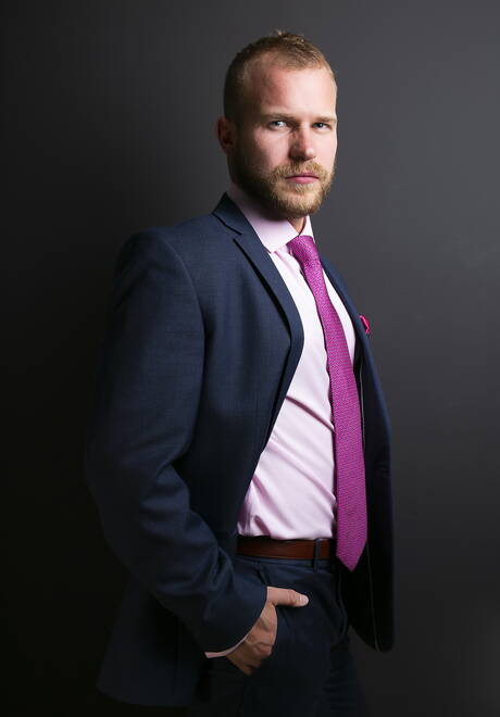 Well-built Damon Heart and husky guy Malek Tobias fuck after blowjob