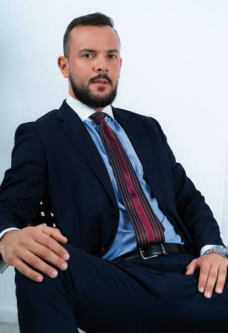 Hunky guy Sean Weiss and strongman Sir Peter drilling an ass