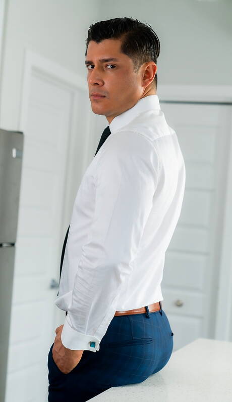 Nice american guys hunk Kit Cohen and husky guy Rocky Vallarta fuck after dick sucking in kitchen