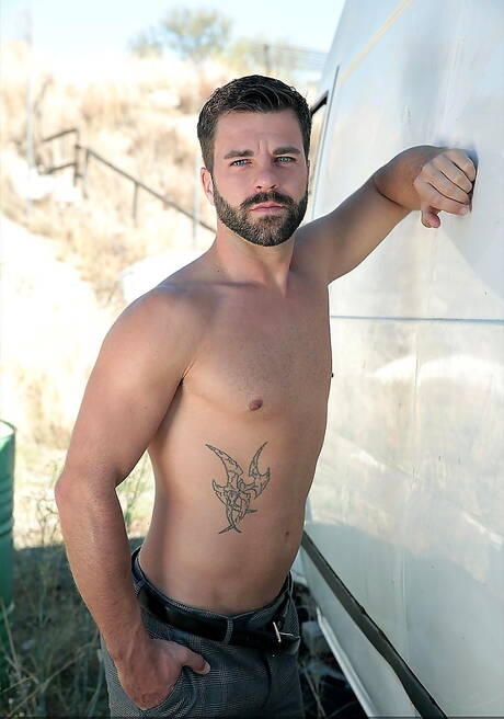 Stud Hector De Silva and hunky guy Robbie Rojo fuck ass after sucking dick outside