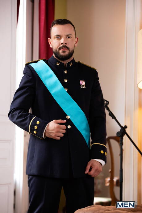 American beautiful boy Joey Mills and portuguese hot bear Sir Peter have a good sex