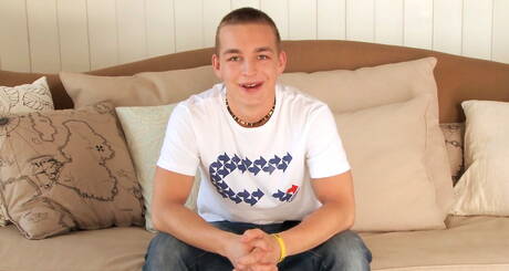 Superstud Theo Robbie having a pleasure