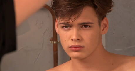 Husky guy Pascal Mauri jack off his dick in shower