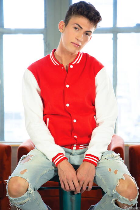 Stud Tristan West and tough guy Brad Connors fuck after dick sucking