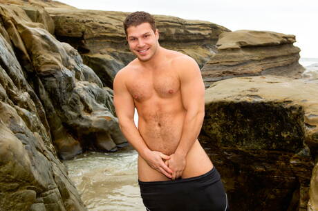 Beefy Brodie and strongman Cole in hard anal sex in bath