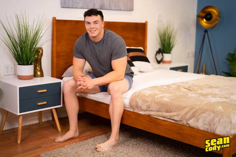 American bull Clark Reid and husky guy Thomas Johnson have a good sex