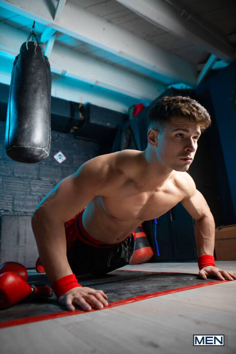 Canadian bull Malik Delgaty and latin muscular Presley Scott sucking and screwing each other