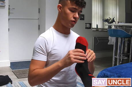 Husky guy James Keresford and british hunky guy Kendrick Thomas have a good oral sex