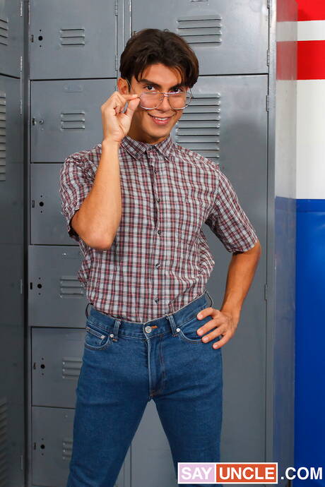 Hot american dudes hunky guy Vincent Oreilly and muscular Alfonso Osnaya undressing and showing hot butt