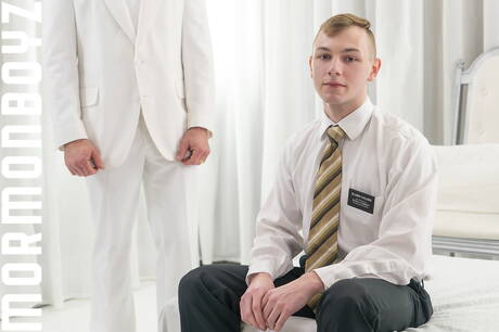 American pornstars beefy Blake Ellis and husky guy Myles Landon shows a muscle body