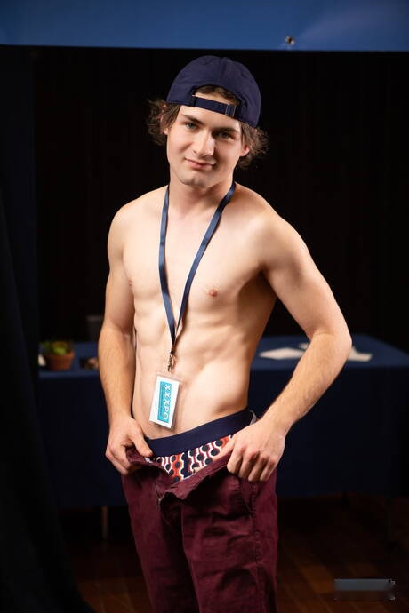 Canadian muscular Malik Delgaty and strongman Thomas Feller have anal sex