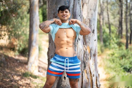 Tough guy Dylan Tides and hunk Ian Roman in hot homosexual scene outdoor