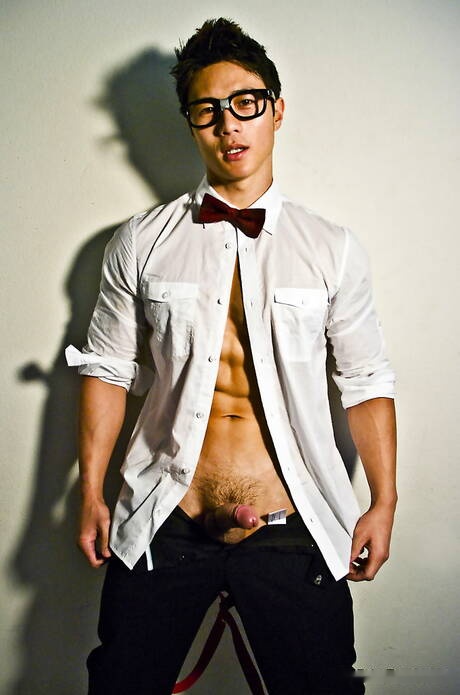 Asian strong bull Peter Le undressing and showing tight butt