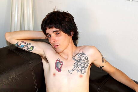 Muscular Bryan Anderson and american young boy Alexi Vladof in dick sucking scene