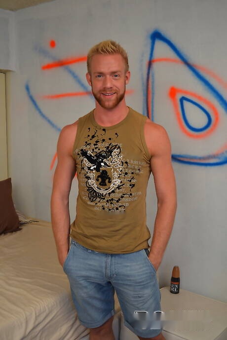 American well-built Dominic Pacifico and canadian hunk Christopher Daniels make a love