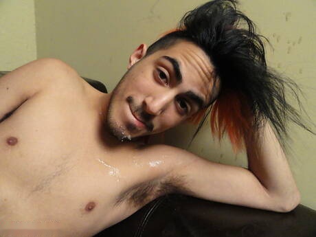 Latino hunk Saint Dillon and twink Charles Bronsin make a love