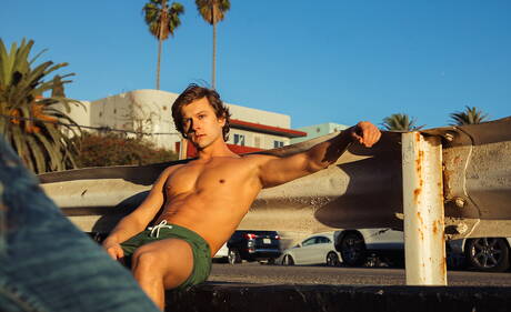 Sexy americans, young Austin Avery and twink Zeke Wood shows a beautiful body in bathroom