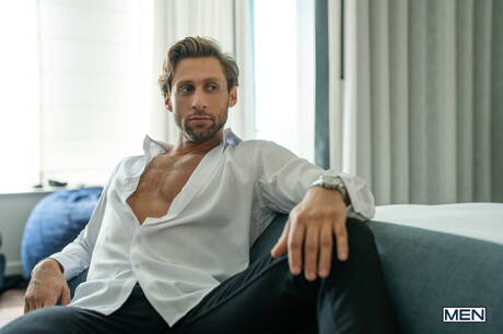 Puerto rican tough guy Ashton Summers and american bull Dom King have a hot sex in bath