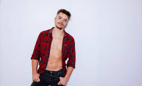 American stars stud Evan Knoxx and hunky guy Michael Jackman fuck ass after blowjob