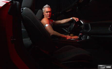 American otter Silver Steele jerk off his cock