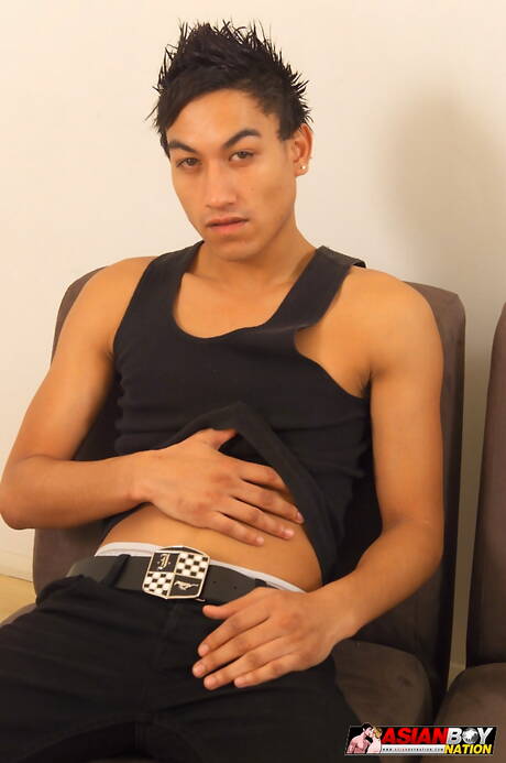 Asian pretty boy Sebastian Suchin having a pleasure