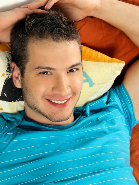 Strong bull Matt Valin masturbating