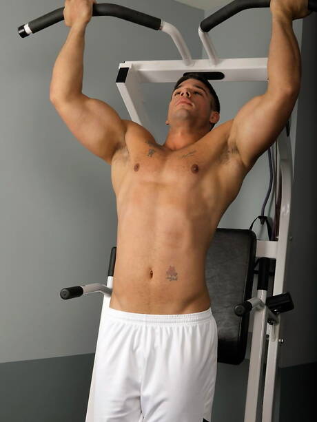 Pretty american guys muscular Cayden Ross and hunky guy Derek Atlas fuck ass after sucking dick