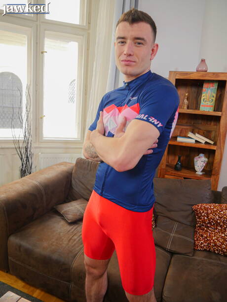 Czech beefcake Simon Best undressing and showing his butt