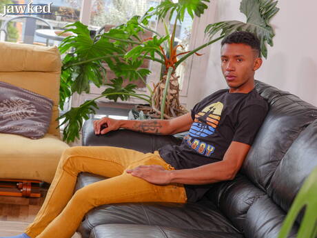 Ebony hunk Kanye Sky get naked and showing his ass