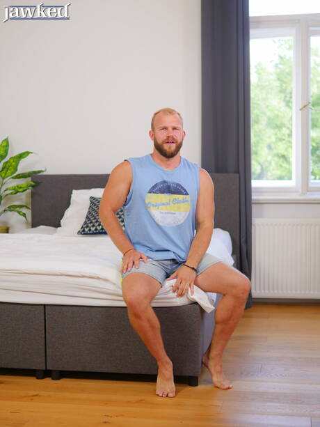 Czech muscular Malik Tobias get naked and showing his ass