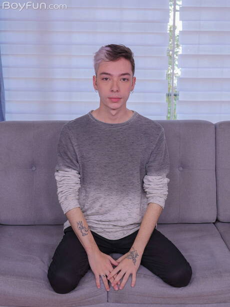 Beautiful boy Niko Miller get naked and showing hot ass