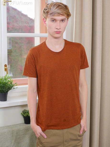 Hot twink Angel Rivers undressing and showing hot ass