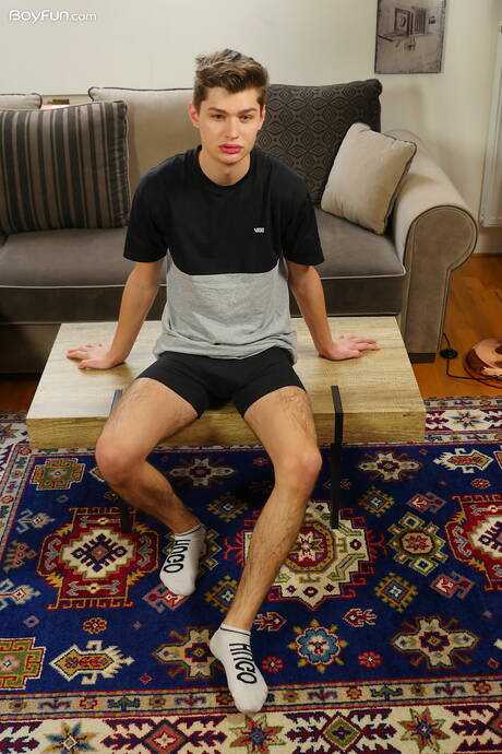 Hot twink Curtis Cameron jerk off his dick