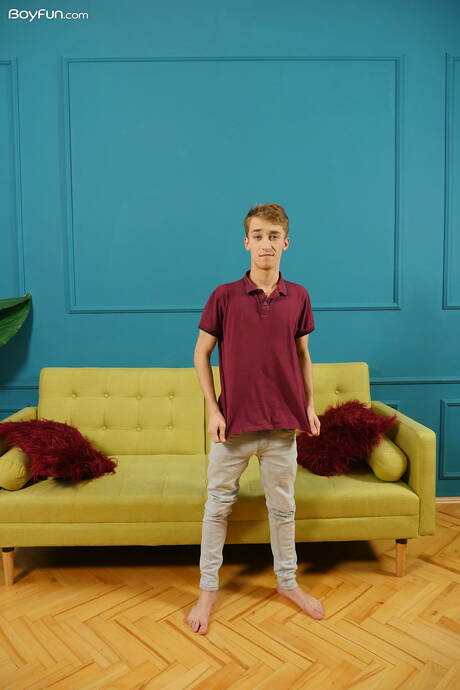 Pretty boy Ron Negba posing naked and showing hot ass