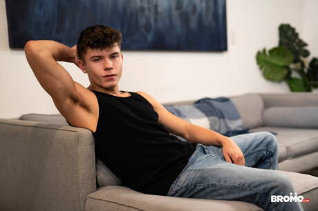 American beautiful boy Drake Von and beefcake Leon Daniels in hot interracial ass fuck action